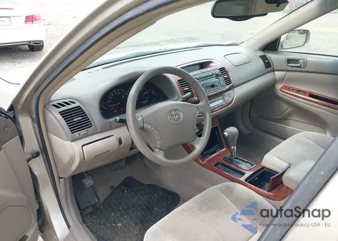 2005 Toyota Camry Xle z USA, uszkodzony, nr VIN 4T1BE30K85U103112